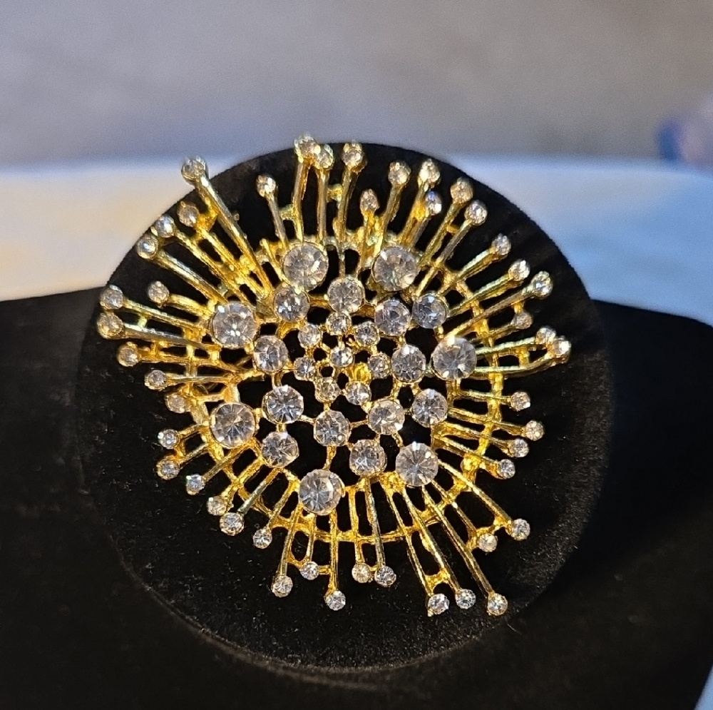 Elegant Gold and Silver Brooch